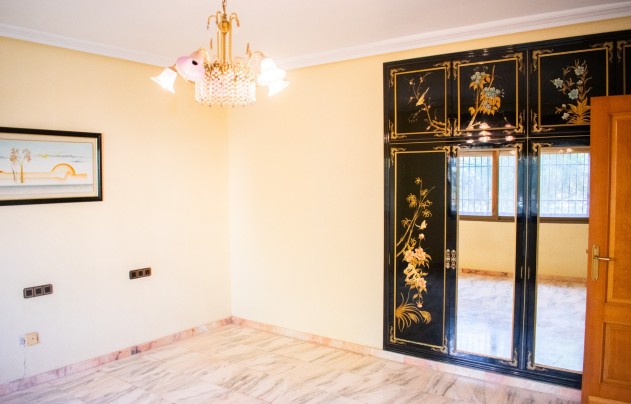 Resale - Villa - Llano de brujas