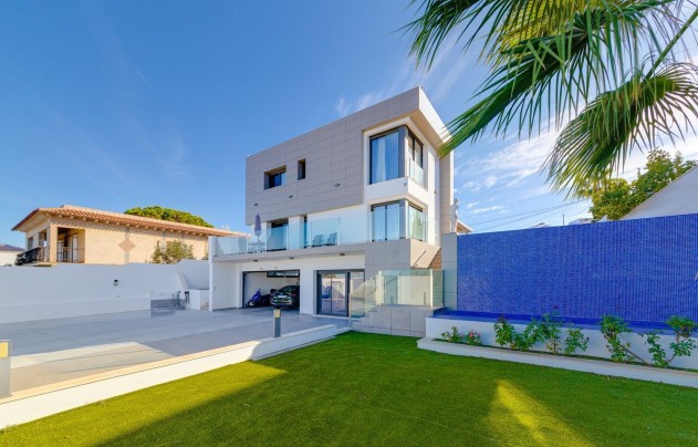 Resale - Villa - Torrevieja