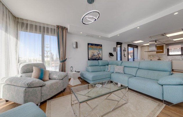 Resale - Villa - Torrevieja