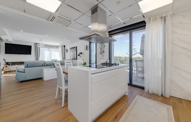 Resale - Villa - Torrevieja