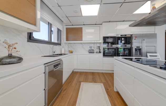 Resale - Villa - Torrevieja