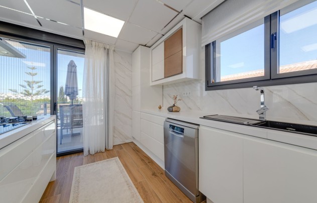 Resale - Villa - Torrevieja