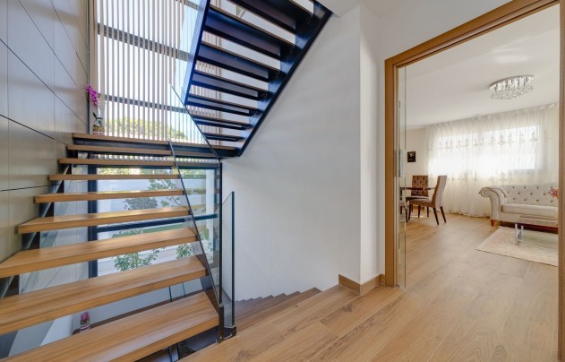 Resale - Villa - Torrevieja