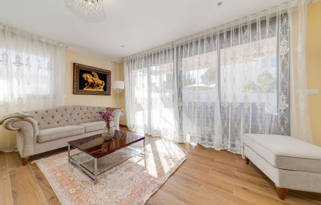 Resale - Villa - Torrevieja