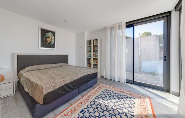 Resale - Villa - Torrevieja