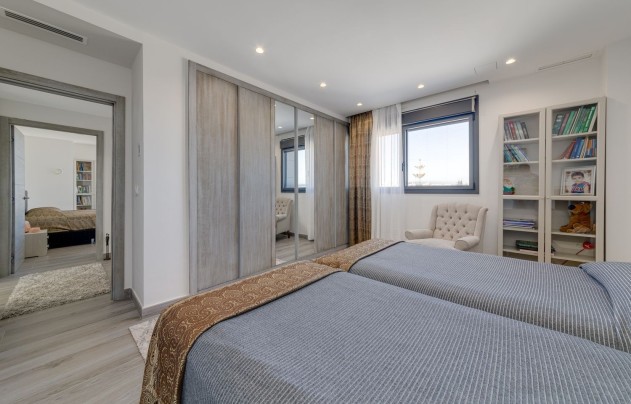 Resale - Villa - Torrevieja