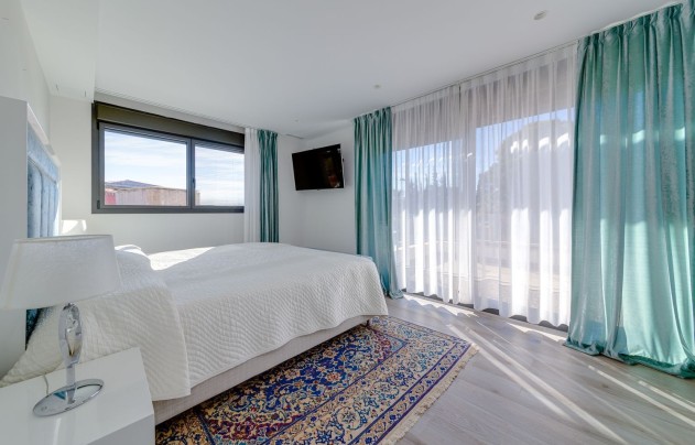 Resale - Villa - Torrevieja