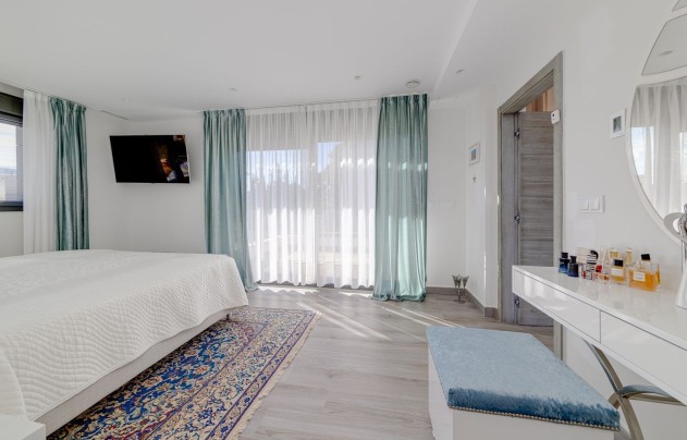 Resale - Villa - Torrevieja