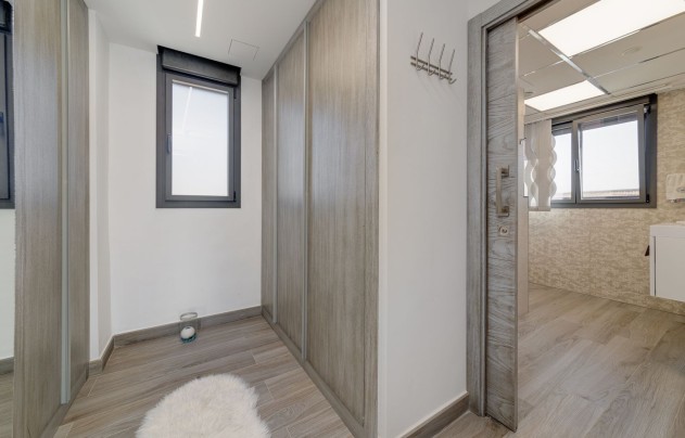 Resale - Villa - Torrevieja