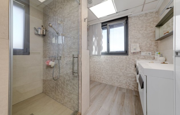 Resale - Villa - Torrevieja