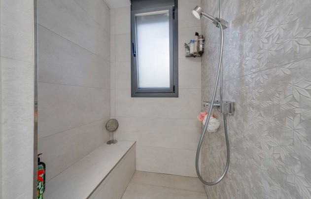 Resale - Villa - Torrevieja