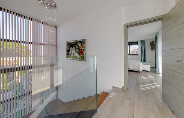 Resale - Villa - Torrevieja