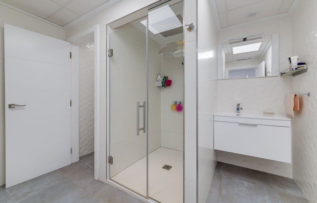 Resale - Villa - Torrevieja