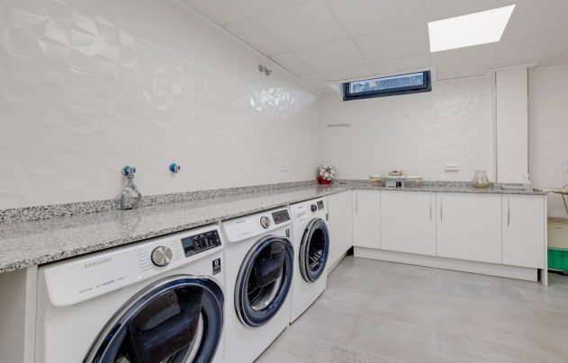 Resale - Villa - Torrevieja