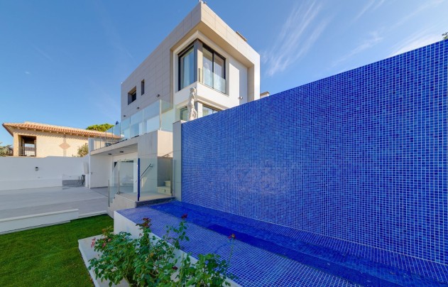 Resale - Villa - Torrevieja