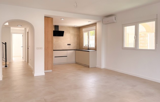 Resale - Villa - El Campello - Pueblo Acantilado - Venta Lanuza