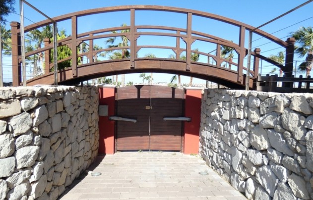 Resale - Villa - Algorfa