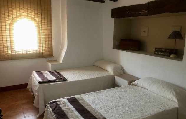 Herverkoop - Villa - Onil