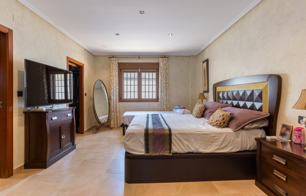 Resale - Villa - Los Montesinos - La Herrada