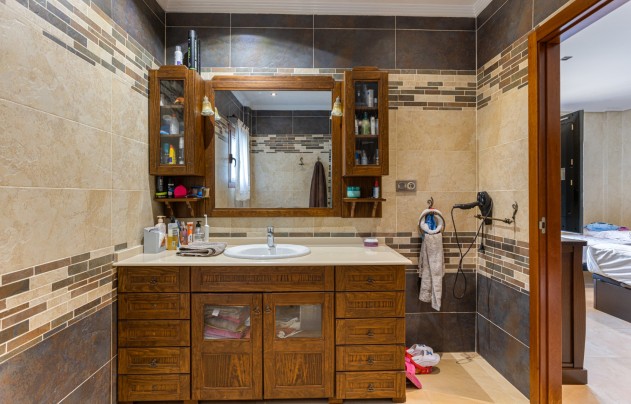 Resale - Villa - Los Montesinos - La Herrada