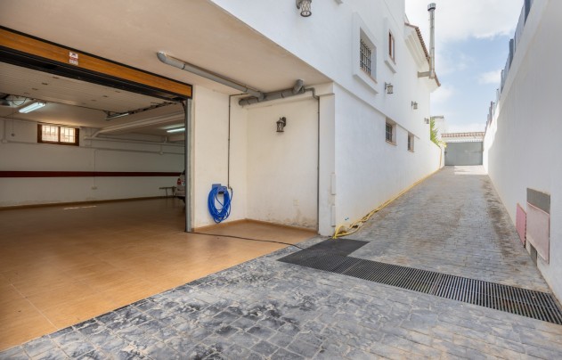 Resale - Villa - Los Montesinos - La Herrada