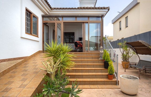 Resale - Villa - Los Montesinos - La Herrada