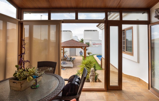 Resale - Villa - Los Montesinos - La Herrada