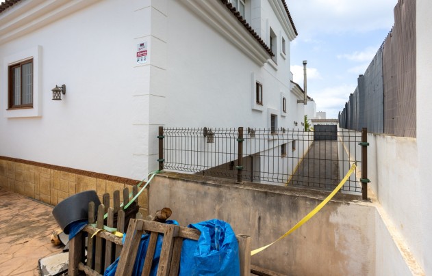 Resale - Villa - Los Montesinos - La Herrada