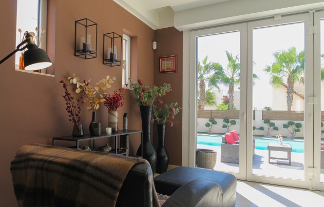 Resale - Villa - Torrevieja - Aguas Nuevas