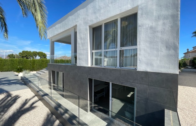 Resale - Villa - Orihuela