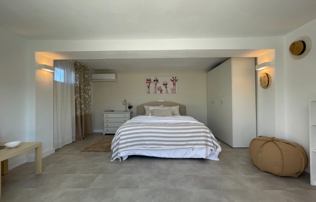 Resale - Villa - Orihuela