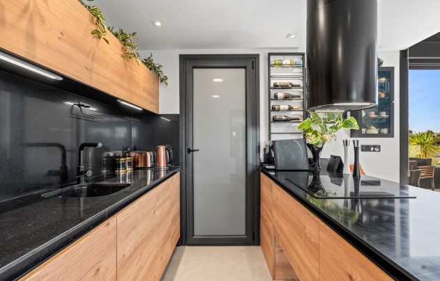 Resale - Apartment - Villamartín