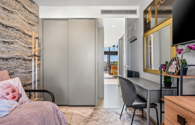 Resale - Apartment - Villamartín