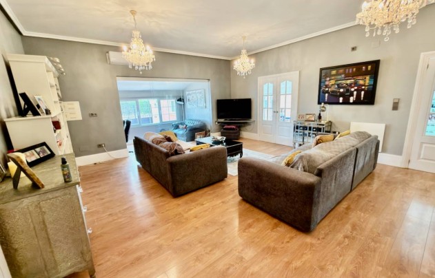 Resale - Villa - Las Heredades - Heredades