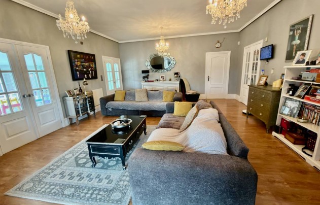 Resale - Villa - Las Heredades - Heredades