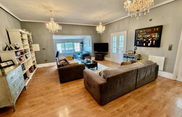 Resale - Villa - Las Heredades - Heredades