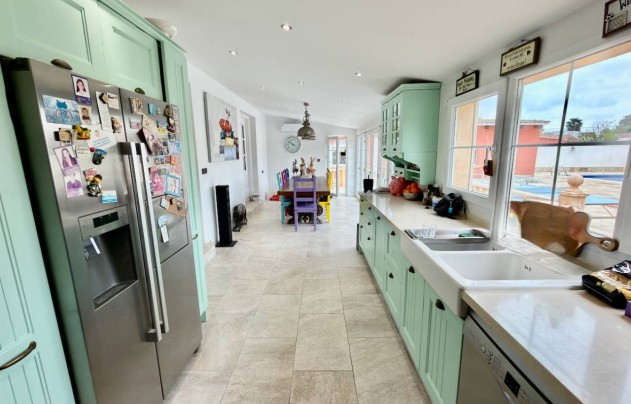 Resale - Villa - Las Heredades - Heredades