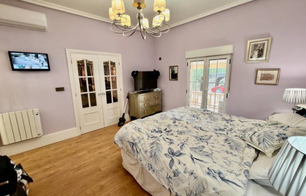 Resale - Villa - Las Heredades - Heredades