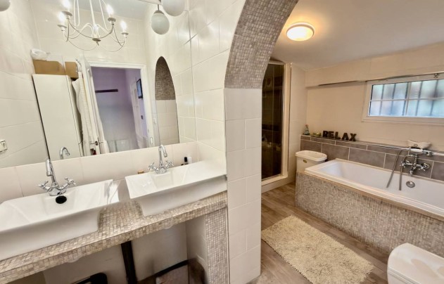 Resale - Villa - Las Heredades - Heredades