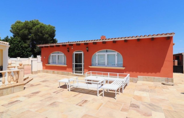 Resale - Villa - Las Heredades - Heredades