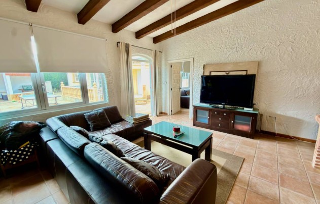 Resale - Villa - Las Heredades - Heredades