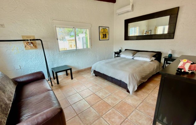 Resale - Villa - Las Heredades - Heredades