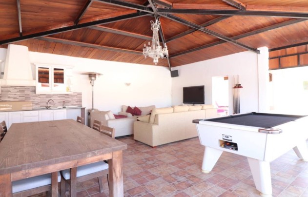 Resale - Villa - Las Heredades - Heredades