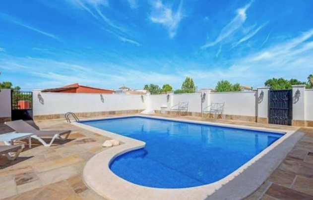 Resale - Villa - Las Heredades - Heredades