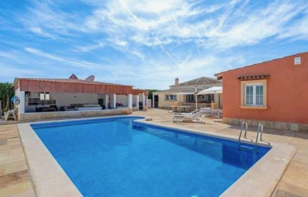 Resale - Villa - Las Heredades - Heredades