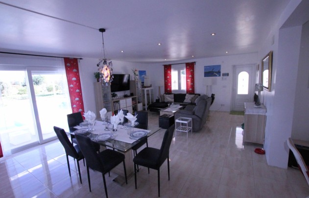 Resale - Villa - Crevillente