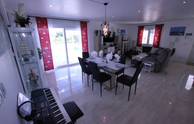 Resale - Villa - Crevillente