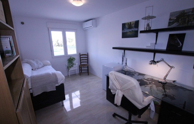 Resale - Villa - Crevillente