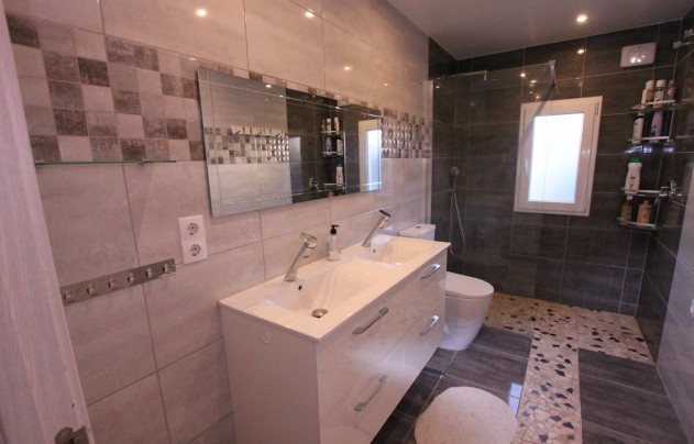 Resale - Villa - Crevillente