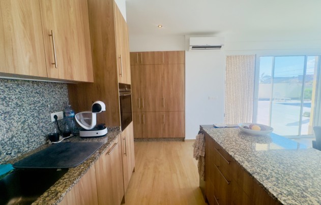 Resale - Villa - Torrevieja - La Siesta